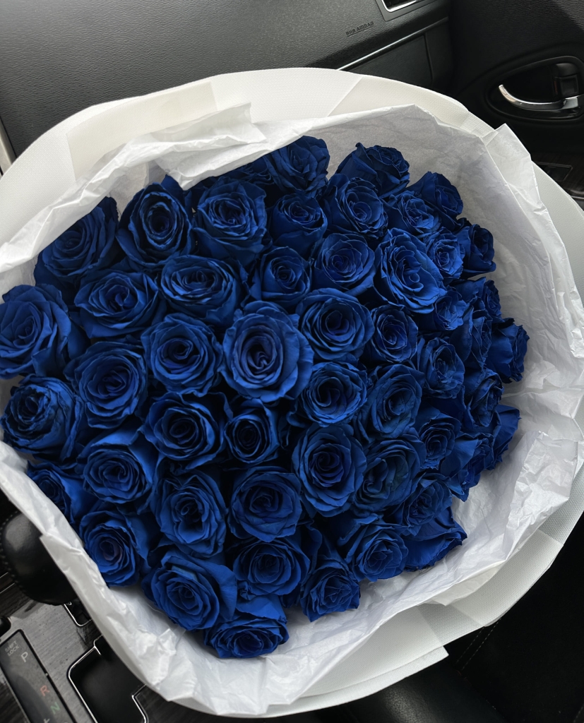 buket-roz-blu:-dlya-teh,-kogo-krasnyy-uzhe-ne-udivlyaet
